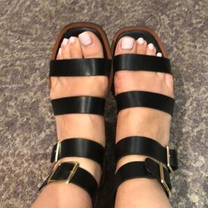 Sheln black strappy gladiator sandals in 7